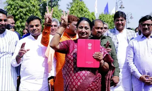 Delhi Budget 2025: दिल्ली का 1 लाख करोड़ का बजट, स्कूल, सड़क, पानी से लेकर महिलाओं तक, किसे क्या मिला, जानिए सबकुछ!