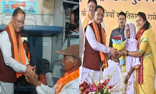 Tirth Darshan Yojana: सीएम विष्णु देव साय ने मुख्यमंत्री तीर्थ दर्शन योजना का किया शुभारंभ, बुज़ुर्गों की आंखों में वर्षों से पल रही तीर्थ यात्रा की अभिलाषा हुई पूरी, पहली विशेष ट्रेन रवाना