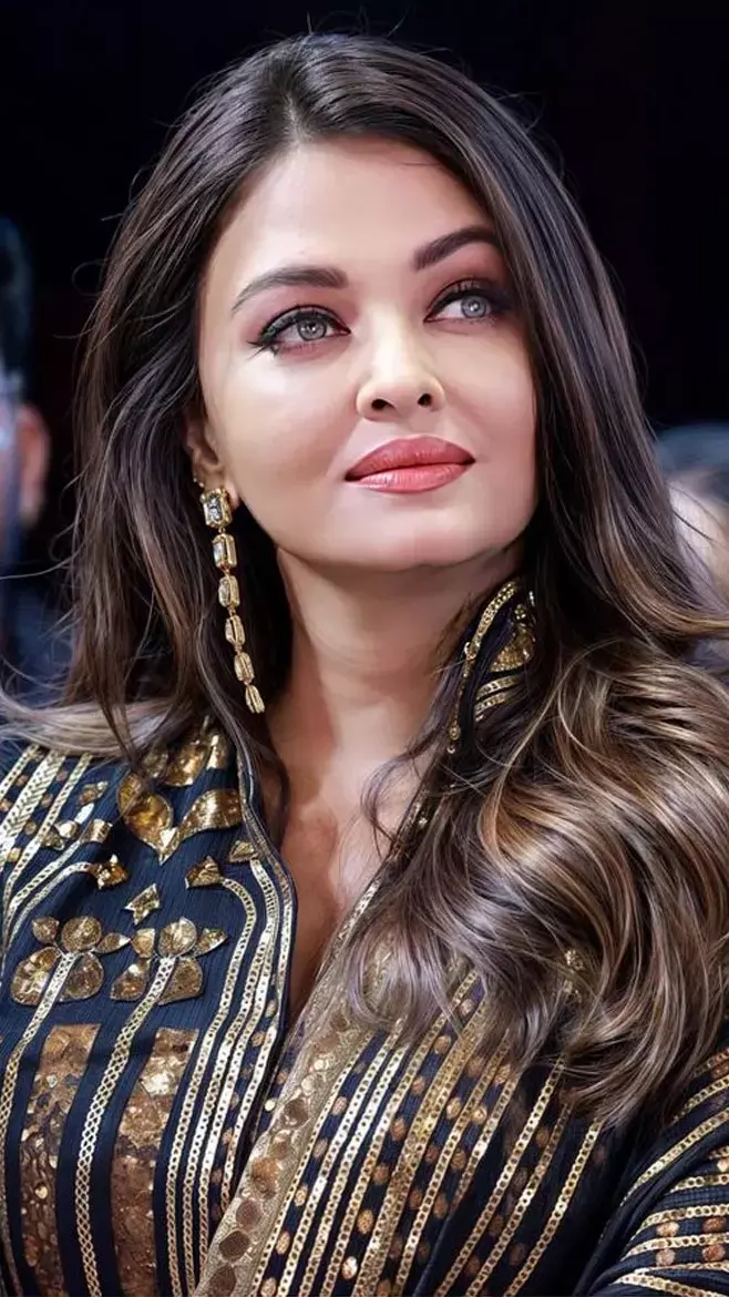 Aishwarya Rai Accident: ऐश्वर्या राय बच्चन का हुआ एक्सीडेंट, सड़क में मच अफरा-तफरी