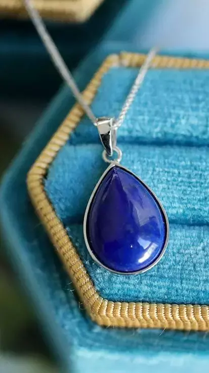 Lajward Stone Ke Fayde: करियर और कारोबार में तरक्की के लिए पहने ये चमत्कारी मणि