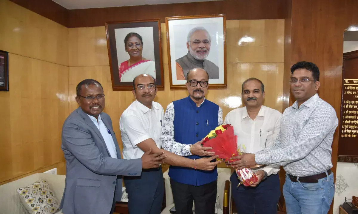 राज्यपाल डेका से आईएमए की नई कार्यकारिणी के सदस्यों ने भेंट की राज्यपाल डेका से आईएमए की नई कार्यकारिणी के सदस्यों ने भेंट की