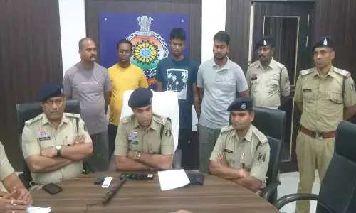 Durg News: गांजा चुराने वाला आरक्षक-ड्राइवर गिरफ्तार, तस्कर की गाड़ी से छह किलो गांजा कर दिये थे पार...SP ने किया सस्पेंड