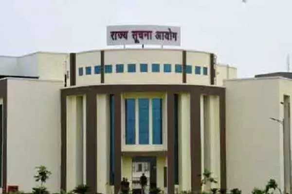 सूचना आयुक्त के एक पद के लिए दो पूर्व आईएएस समेत... ... Chhattisgarh Top News Today: रिश्वतखोर दो पटवारी गिरफ्तार, मांस-मटन पर प्रतिबंध... समेत देखिए दिन भर की बड़ी खबरें...