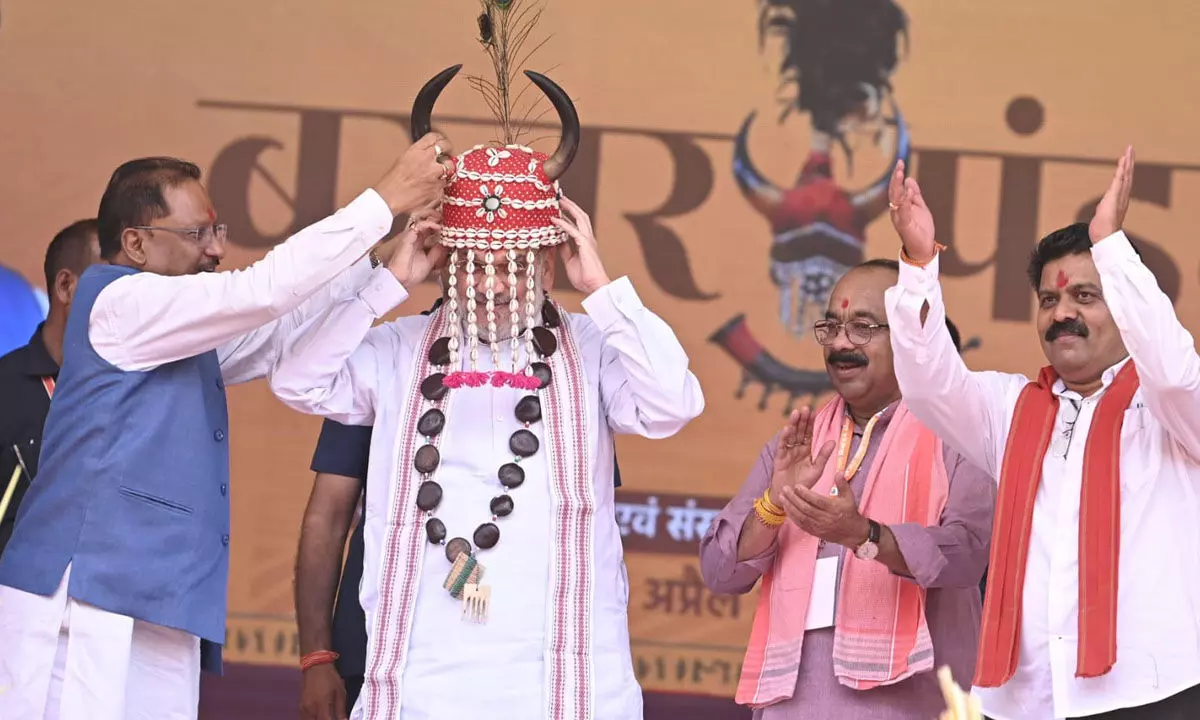 बस्तर पंडुम’ उत्सव को अगले वर्ष मोदी सरकार 12 श्रेणियों में मनाएगी, अमित शाह बोले-जहाँ गोलियों की गूँज थी, वहाँ अब स्कूल की घंटियाँ बज रही बस्तर पंडुम’ उत्सव को अगले वर्ष मोदी सरकार 12 श्रेणियों में मनाएगी, अमित शाह बोले-जहाँ गोलियों की गूँज थी, वहाँ अब स्कूल की घंटियाँ बज रही