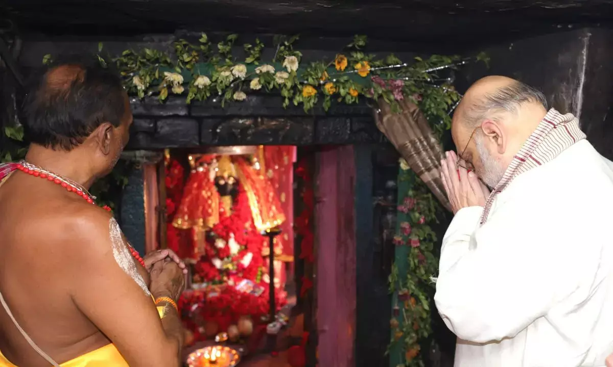 केन्द्रीय गृह मंत्री अमित शाह ने मुख्यमंत्री विष्णुदेव साय के साथ मां दंतेश्वरी की पूजा-अर्चना की केन्द्रीय गृह मंत्री अमित शाह ने मुख्यमंत्री विष्णुदेव साय के साथ मां दंतेश्वरी की पूजा-अर्चना की