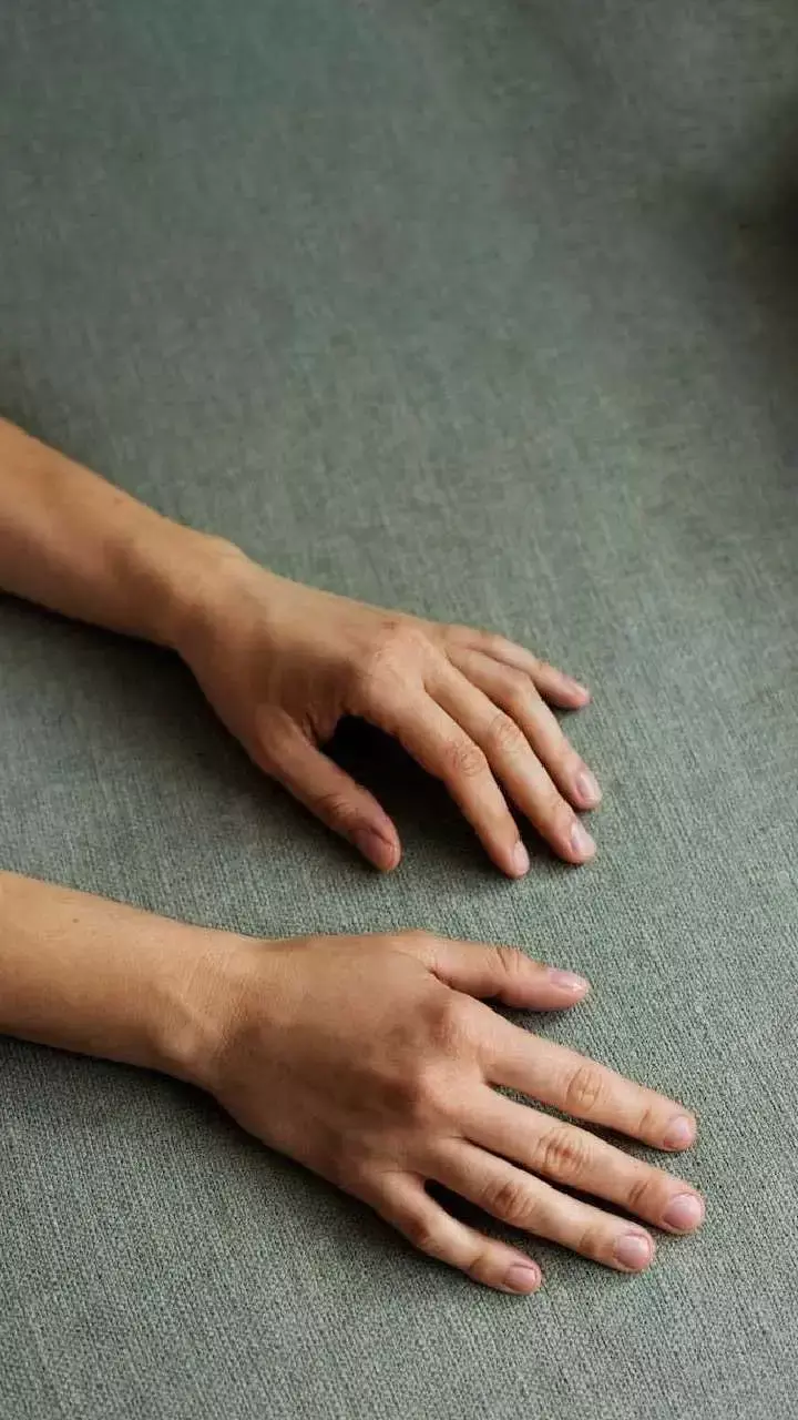 Samudrik Shastra: शादी के लिए खोज रहे सर्वगुण संपन्न लड़की, उंगलियां देखकर करें पहचान