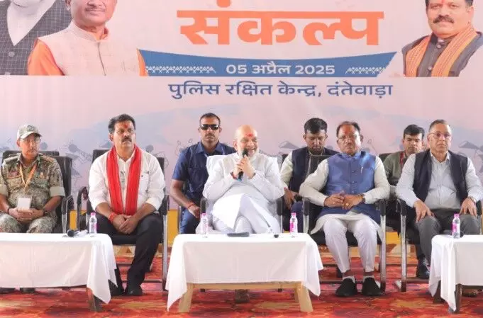 अमित शाह ने दंतेवाड़ा में सुरक्षा बल के जवानों से की मुलाकात, कहा-लाल आतंक के अंत में सुरक्षा बलों की भूमिका सराहनीय अमित शाह ने दंतेवाड़ा में सुरक्षा बल के जवानों से की मुलाकात, कहा-लाल आतंक के अंत में सुरक्षा बलों की भूमिका सराहनीय
