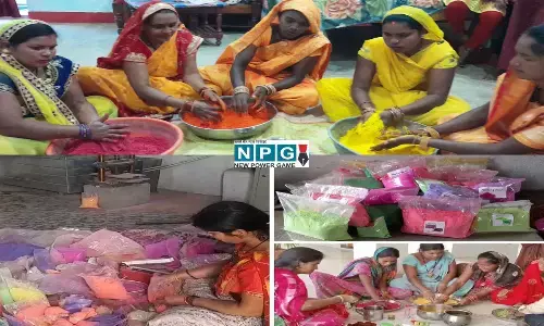 गुलाल से रंगी जिंदगानीः छत्तीसगढ़ में बाहर के रंग-गुलाल से होली नहीं, छत्तीसगढ़ की महिलाएं बना रहीं हर्बल गुलाल, हो रही आत्मनिर्भर