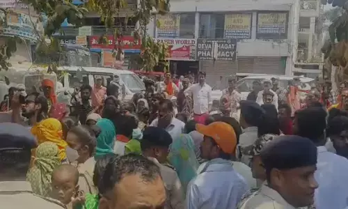 Durg News: थाने में बच्ची का शव रखकर प्रदर्शन, स्थिति अनकंट्रोल, पुलिस और लोगों के बीच झूमाझटकी...स्थिति तनावपूर्ण