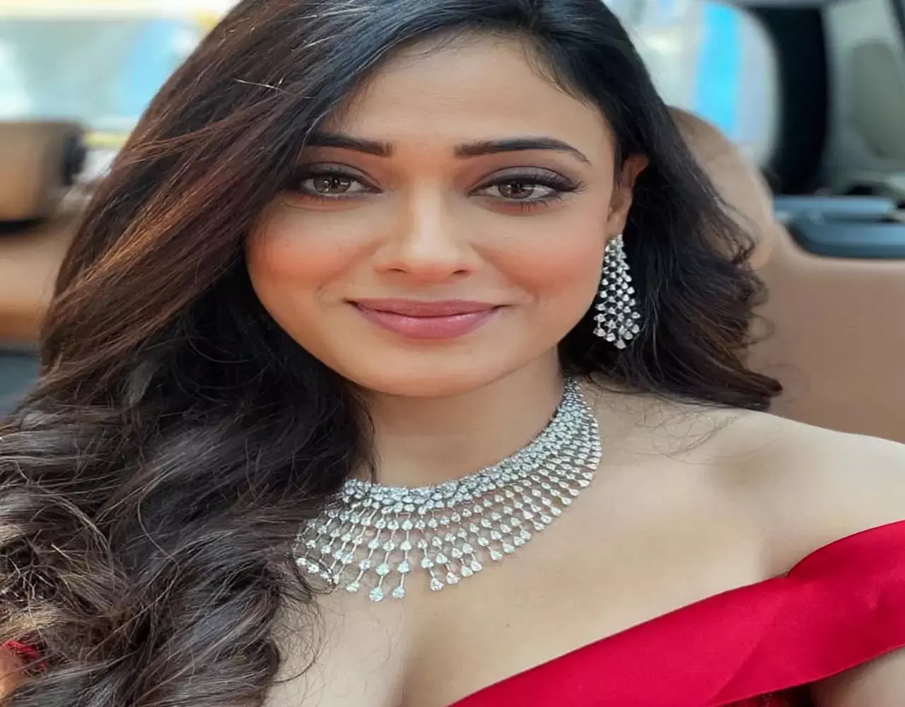 Shweta Tiwari Video: OMG! कैमरे के सामने ही श्वेता तिवारी ने बदल डाले कपड़े, फिर किया कुछ ऐसा! VIDEO देख फैंस की फटीं आंखें..