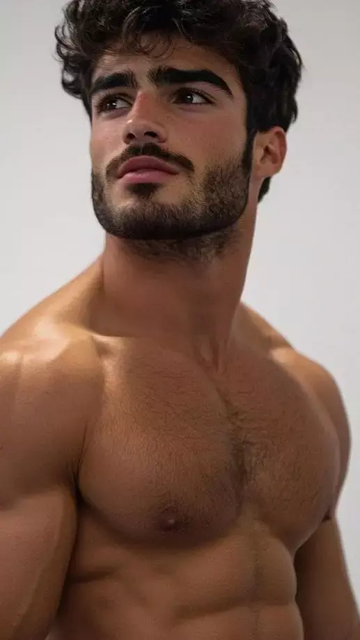 Samudrik Shastra: पुरुषों की छाती पर बाल होना देता है कई संकेत, जान लें वरना खा सकते हैं धोखा