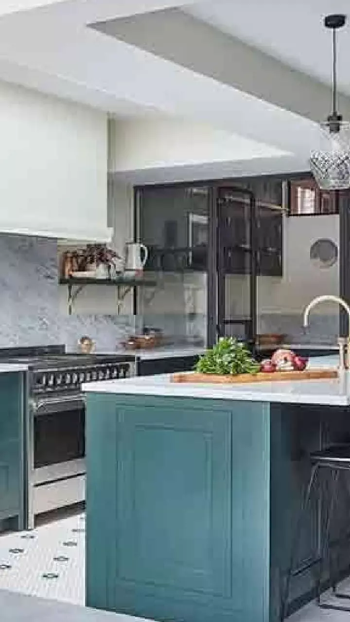 kitchen vastu tips: किचन में खत्म न होने दें ये चीजें, वरना चली जाएगी बरकत