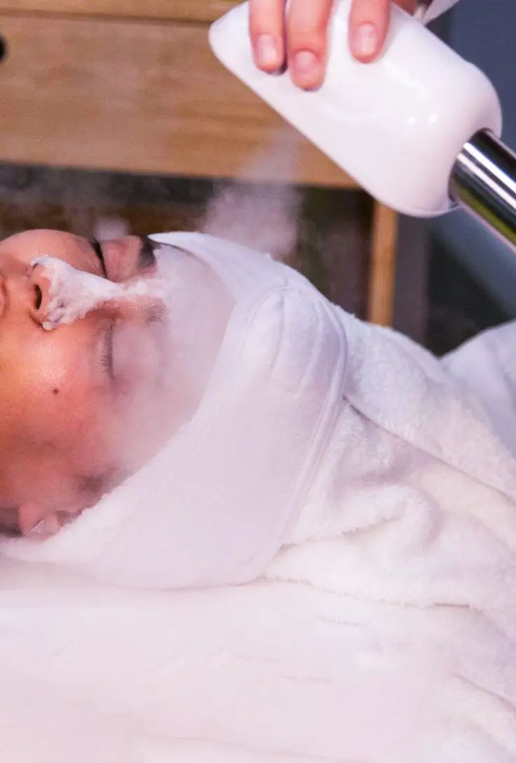 Steam Facial At Home: घर पर पार्लर जैसा स्टीम फेशियल कैसे करें?