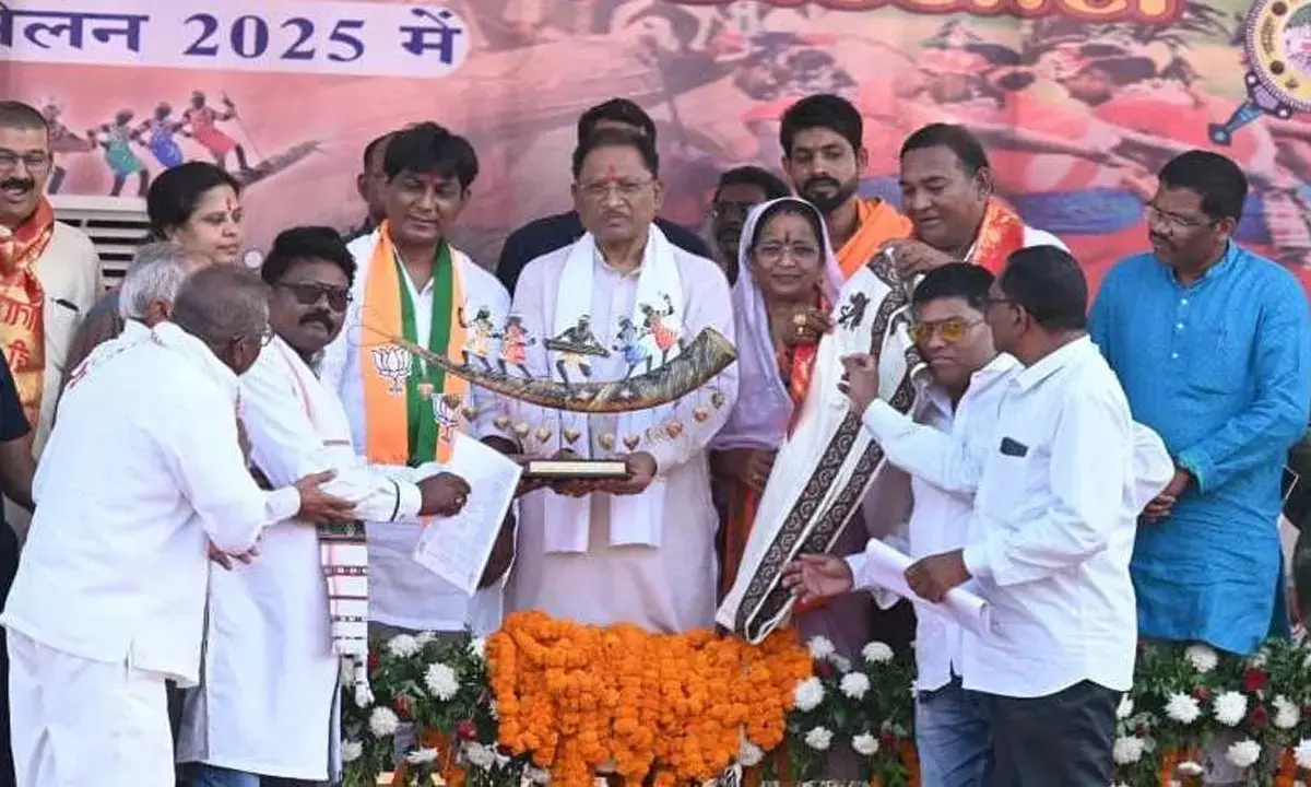 CM Vishnudeo Sai: मुख्यमंत्री खल्लारी में कंवर-पैंकरा समाज के महासभा में हुए शामिल, बोले-शिक्षा को अपनाए और नशे से दूर रहें... CM Vishnudeo Sai: मुख्यमंत्री खल्लारी में कंवर-पैंकरा समाज के महासभा में हुए शामिल, बोले-शिक्षा को अपनाए और नशे से दूर रहें...