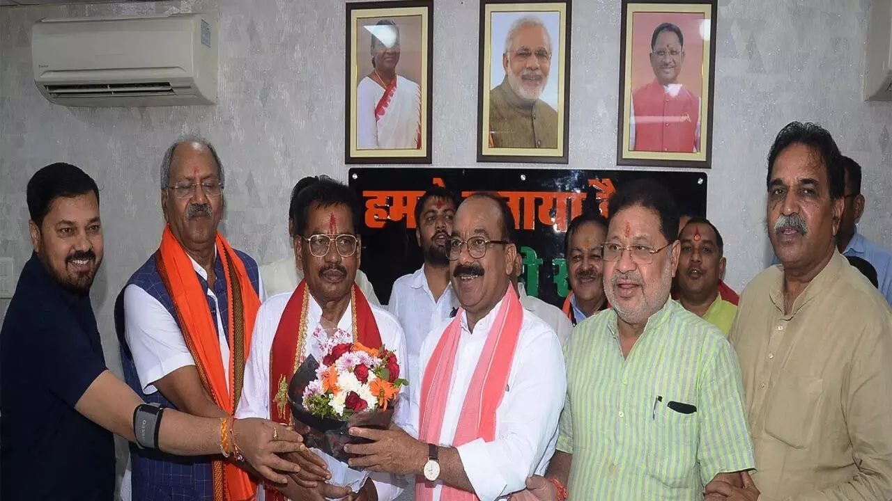 Raipur Development Authority: नन्द कुमार साहू ने संभाला रायपुर विकास प्राधिकरण का कार्य, चुनौतियों का सामना कर आरडीए को अच्छी स्थिति में पहुंचाएंगे ओ.पी. चौधरी... Raipur Development Authority: नन्द कुमार साहू ने संभाला रायपुर विकास प्राधिकरण का कार्य, चुनौतियों का सामना कर आरडीए को अच्छी स्थिति में पहुंचाएंगे ओ.पी. चौधरी...