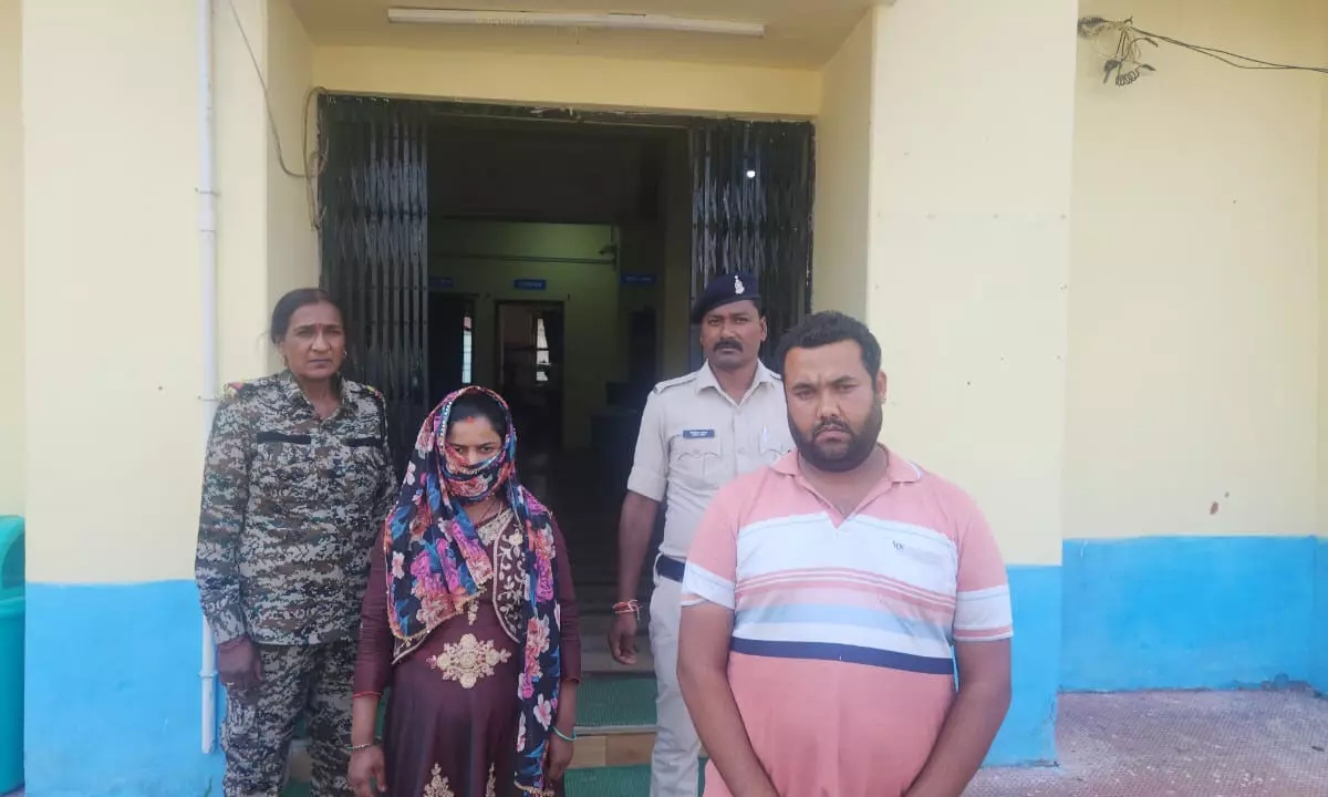 Ambikapur News: चचेरी बहन ने कराया नाबालिग का दुष्कर्म, बोली-जाओ गांव का युवक आया है, मिल लो, फिर आरोपी ने सुनसान जगह ले जाकर किया गंदा काम Ambikapur News: चचेरी बहन ने कराया नाबालिग का दुष्कर्म, बोली-जाओ गांव का युवक आया है, मिल लो, फिर आरोपी ने सुनसान जगह ले जाकर किया गंदा काम