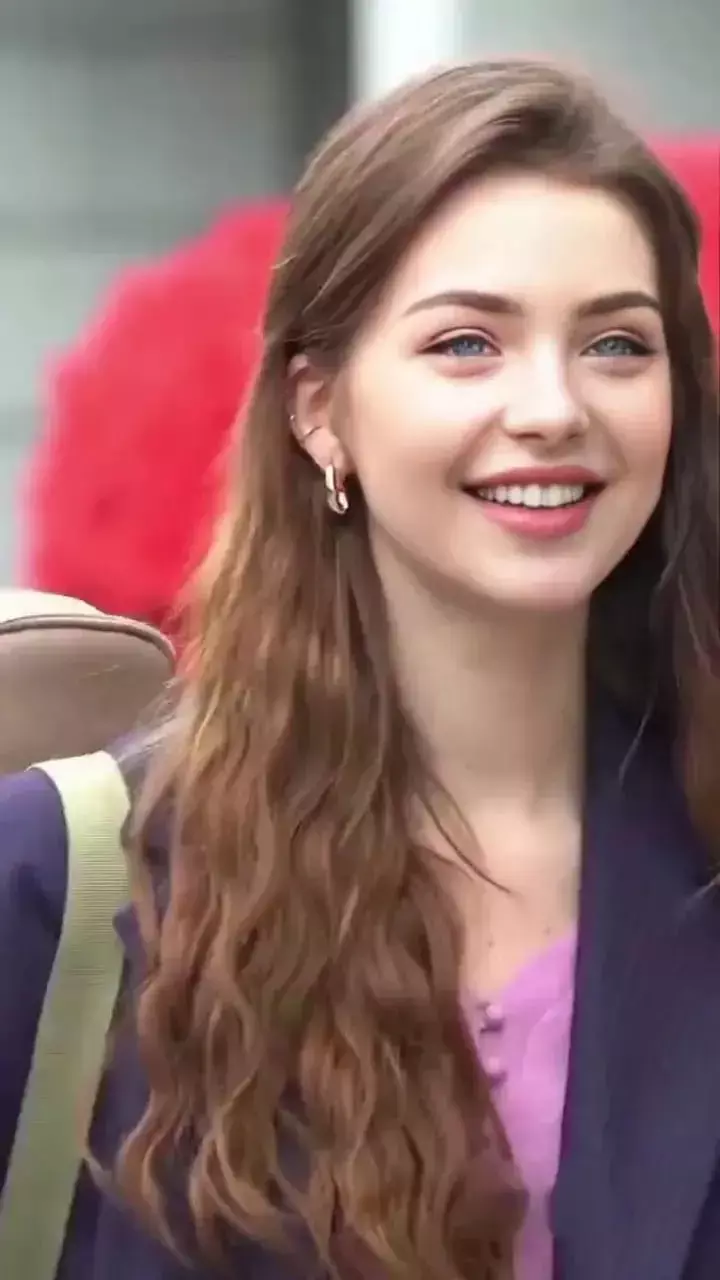 Samudra Shastra: जीभ से जान सकते हैं लोगों का भविष्य और पर्सनालिटी