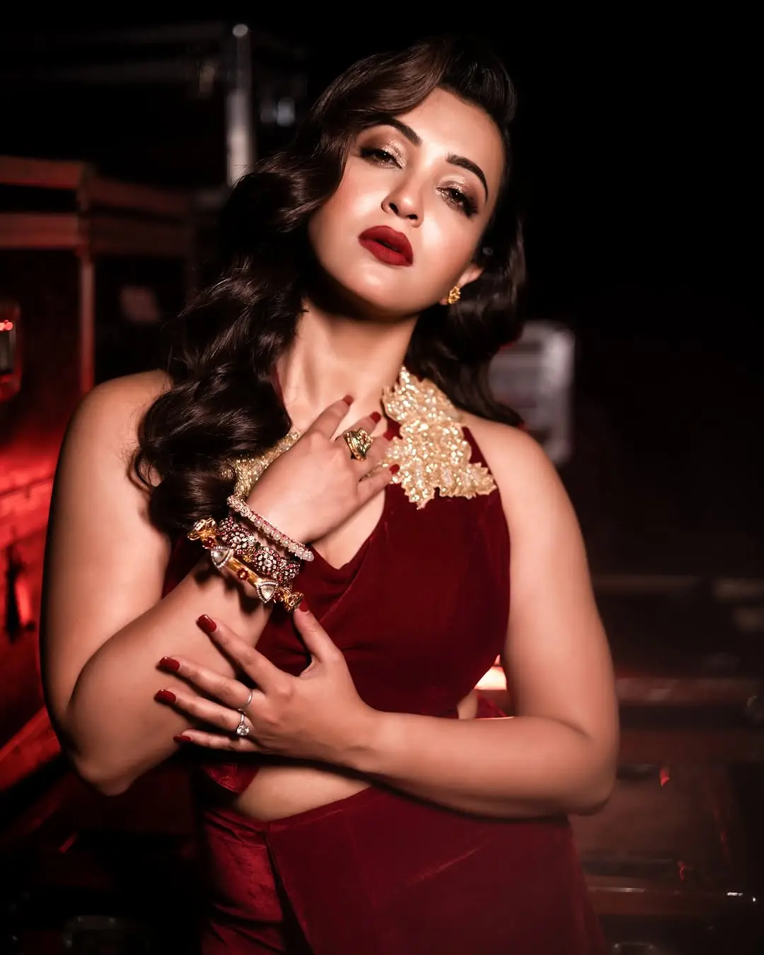Koushani Mukherjee ने ब्राउन ऑउटफिट में कराया किलर फोटोशूट, देखिए तस्वीरें...