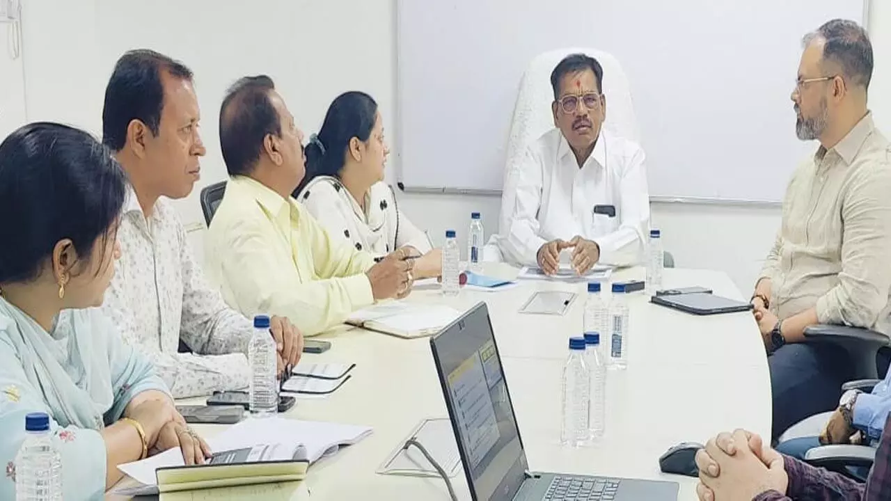 RDA Nandkumar Sahu: आरडीए अध्यक्ष नंदकुमार साहू की पहली समीक्षा बैठक: नई नगर विकास योजनाओं और रिडेव्हलेपमेंट की योजनाएं पर होगा काम... RDA Nandkumar Sahu: आरडीए अध्यक्ष नंदकुमार साहू की पहली समीक्षा बैठक: नई नगर विकास योजनाओं और रिडेव्हलेपमेंट की योजनाएं पर होगा काम...