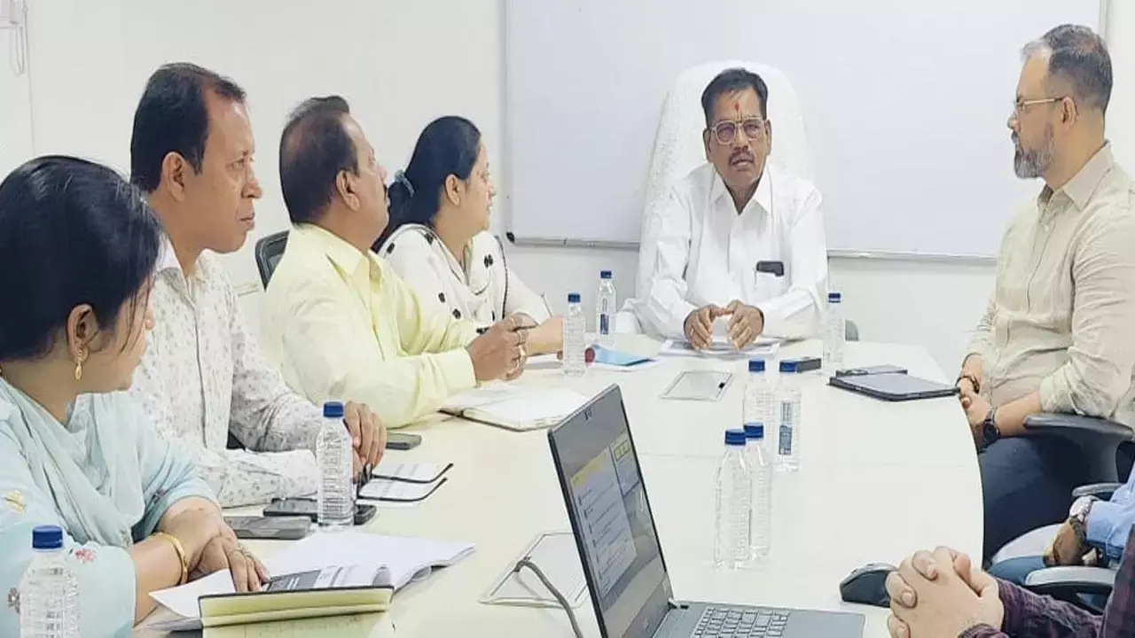 RDA Nandkumar Sahu: आरडीए अध्यक्ष नंदकुमार साहू की पहली समीक्षा बैठक: नई नगर विकास योजनाओं और रिडेव्हलेपमेंट की योजनाएं पर होगा काम...