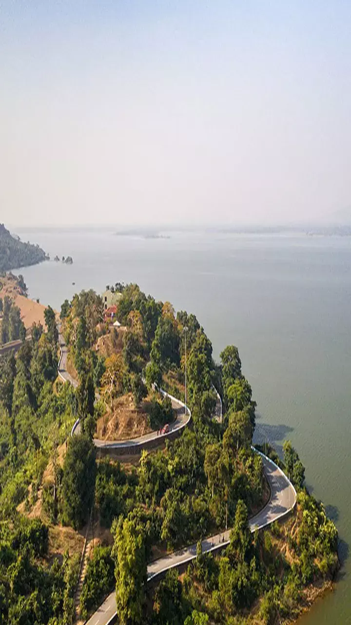 Chhattisgarh Top Tourist Places: छत्तीसगढ़ की रहस्यमयी जगह जहाँ सालभर निकलता है गर्म पानी, वैज्ञानिक भी ढूंढ रहे राज