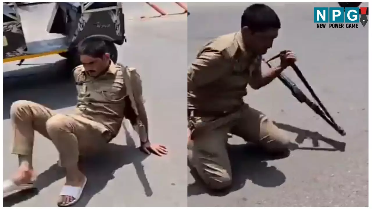 Bijnor Police Video: कंधे पर रायफल, पैरों में चप्पल... नशे में धुत सिपाही ने बीच सड़क पर किया हाई वोल्टेज ड्रामा, Video Bijnor Police Video: कंधे पर रायफल, पैरों में चप्पल... नशे में धुत सिपाही ने बीच सड़क पर किया हाई वोल्टेज ड्रामा, Video