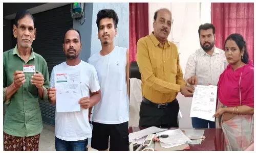 सुशासन तिहार 2025: साय सरकार की संवेदनशील पहल, महज 24 घंटे के भीतर हाथ में मिला आयुष्मान कार्ड
