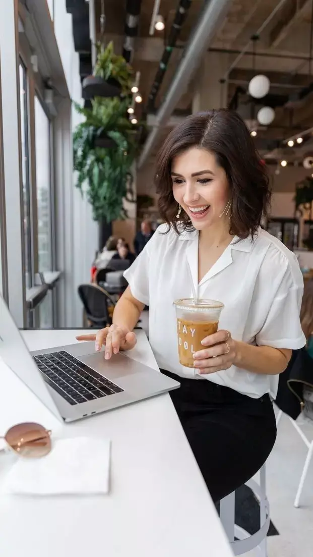 Vastu Tips For Office: नौकरी में तरक्की चाहिए तो ऑफिस में वास्तु की इन बातों का रखें ध्यान