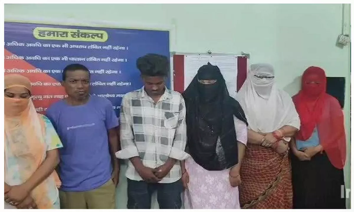 Raigarh News: लाॅज में देह व्यापार, कमरे में आपत्तिजनक हालत में पकड़ें गए युवक-युवतियां... Raigarh News: लाॅज में देह व्यापार, कमरे में आपत्तिजनक हालत में पकड़ें गए युवक-युवतियां...