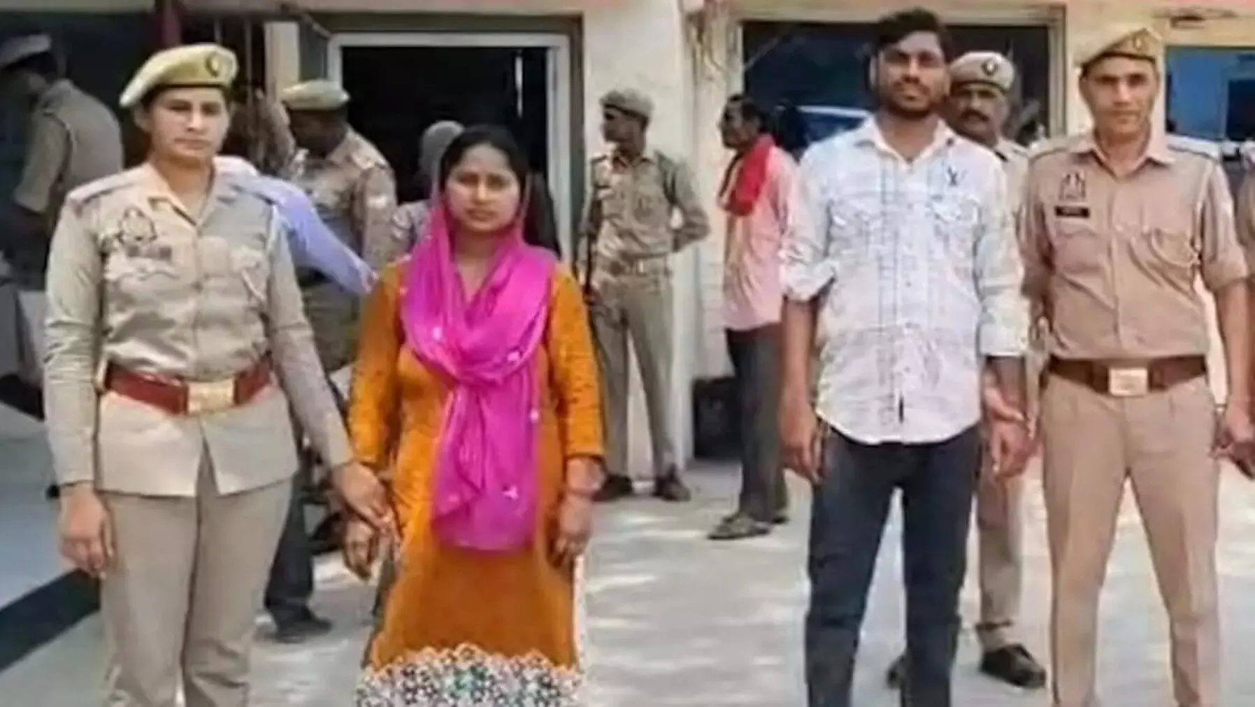 Bareilly Murder Case: बरेली में पत्नी और प्रेमी ने मिलकर की पति की हत्या, आत्महत्या का रचा ड्रामा, ऐसे हुआ खुलासा? Bareilly Murder Case: बरेली में पत्नी और प्रेमी ने मिलकर की पति की हत्या, आत्महत्या का रचा ड्रामा, ऐसे हुआ खुलासा?