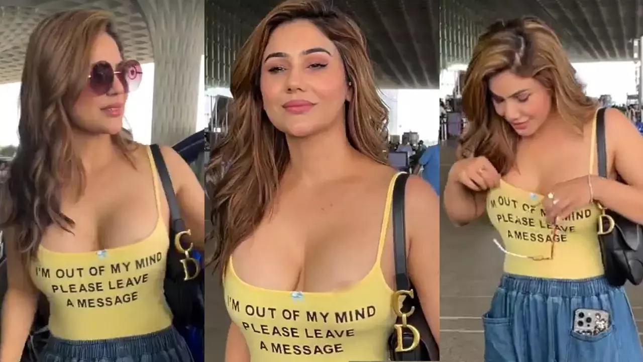 Kangana Sharma Video: बाप रे! बिना ब्रा के कंगना शर्मा ने पहनी ऐसी ड्रेस, टॉप सही करते एयरपोर्ट पर ऊप्स मोमेंट हुई शिकार... Kangana Sharma Video: बाप रे! बिना ब्रा के कंगना शर्मा ने पहनी ऐसी ड्रेस, टॉप सही करते एयरपोर्ट पर ऊप्स मोमेंट हुई शिकार...