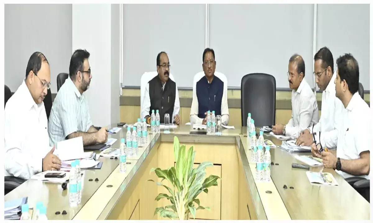 CM विष्णुदेव साय ने लोक निर्माण विभाग के कार्यों की समीक्षा की, एआई और नवीन तकनीकों के उपयोग से खराब सड़कों की जल्द मरम्मत के दिए निर्देश