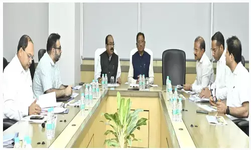 CM विष्णुदेव साय ने लोक निर्माण विभाग के कार्यों की समीक्षा की, एआई और नवीन तकनीकों के उपयोग से खराब सड़कों की जल्द मरम्मत के दिए निर्देश