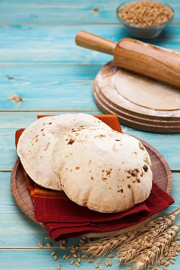 Vastu Tips For Roti: रोटी बनाते समय भूलकर भी न करें ये गलतियां! वरना मां लक्ष्मी हो जाएगी नाराज