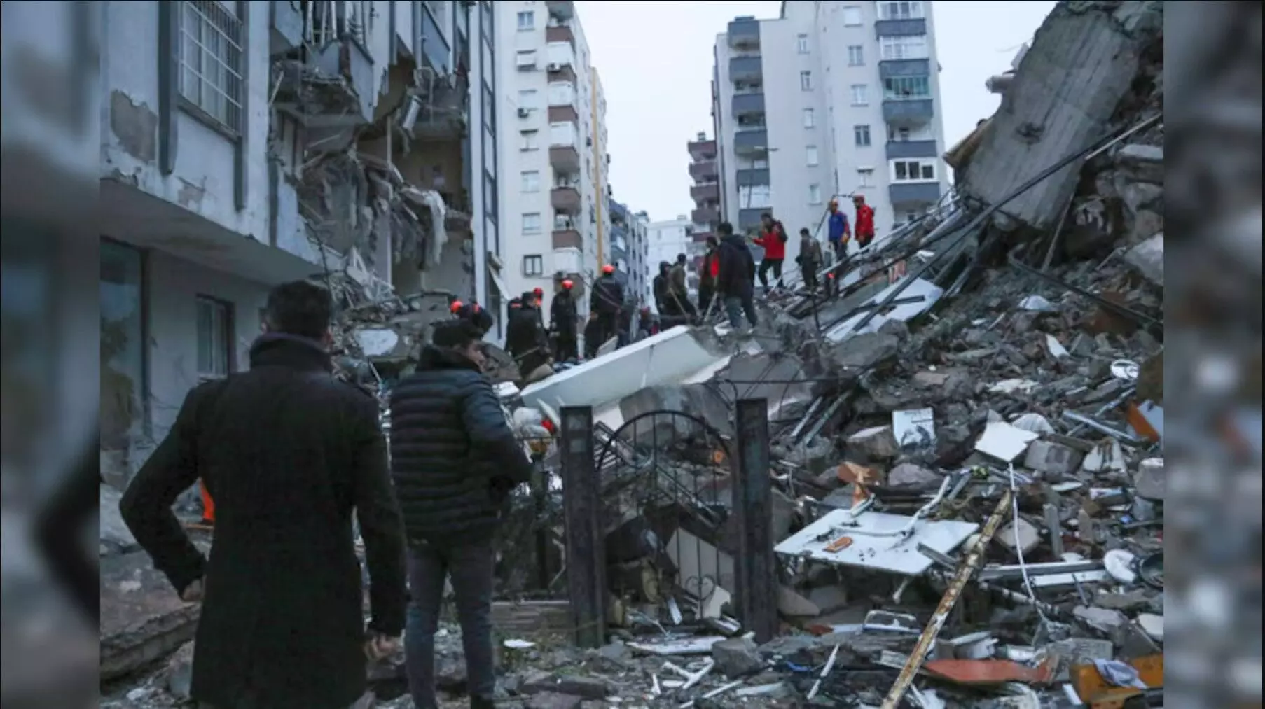 Istanbul Earthquake Update: तुर्की में आया 6.2 तीव्रता का शक्तिशाली भूकंप, हिलने लगी इमारतें, दहशत में लोग, वीडियो हुआ वायरल Istanbul Earthquake Update: तुर्की में आया 6.2 तीव्रता का शक्तिशाली भूकंप, हिलने लगी इमारतें, दहशत में लोग, वीडियो हुआ वायरल