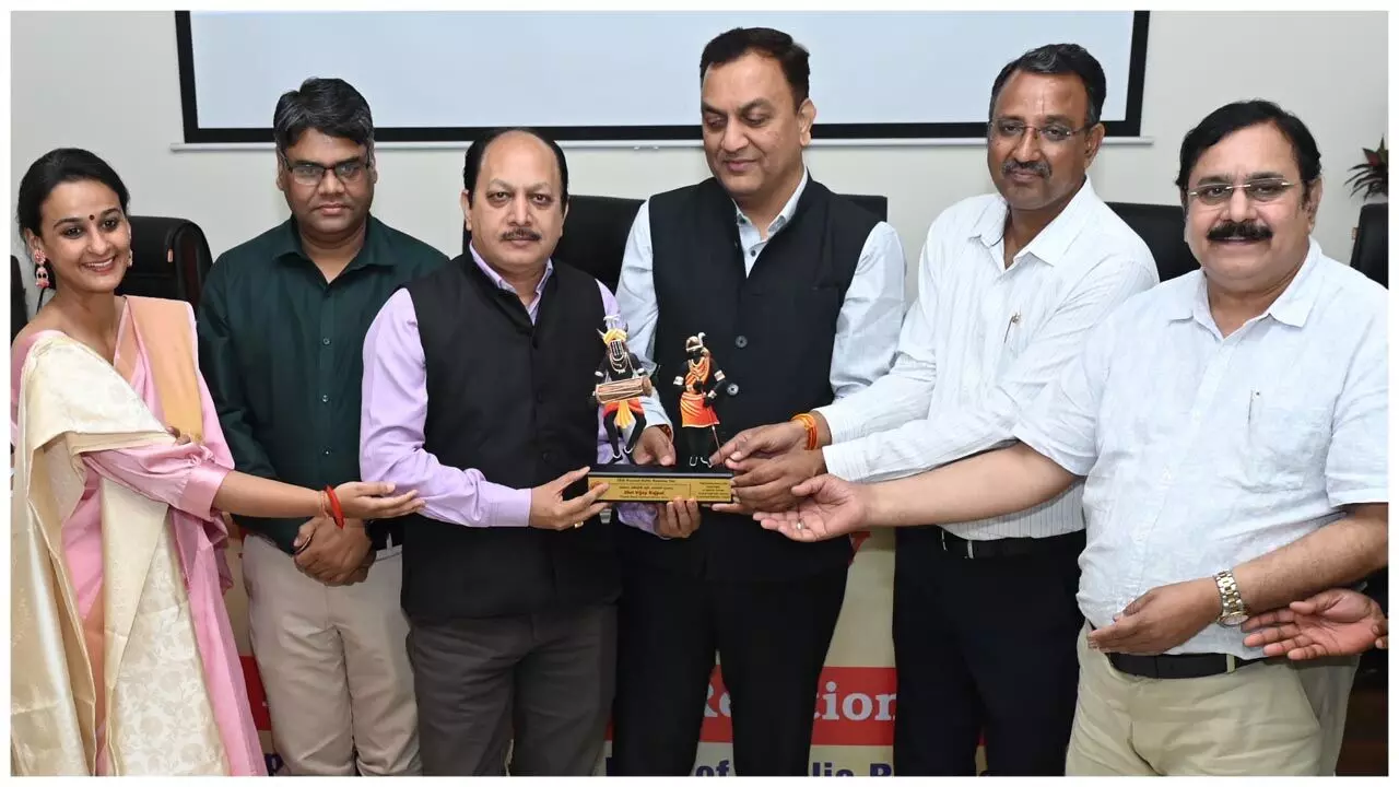 CG Jansampark News: जनसंपर्क में उत्कृष्ट योगदान के लिए हस्तियों को मिला पीआरएसआई पुरस्कार... CG Jansampark News: जनसंपर्क में उत्कृष्ट योगदान के लिए हस्तियों को मिला पीआरएसआई पुरस्कार...