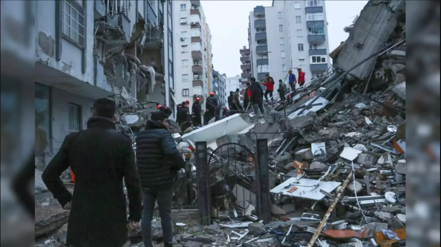 Istanbul Earthquake Update: तुर्की में आया 6.2 तीव्रता का शक्तिशाली भूकंप, हिलने लगी इमारतें, दहशत में लोग, वीडियो हुआ वायरल