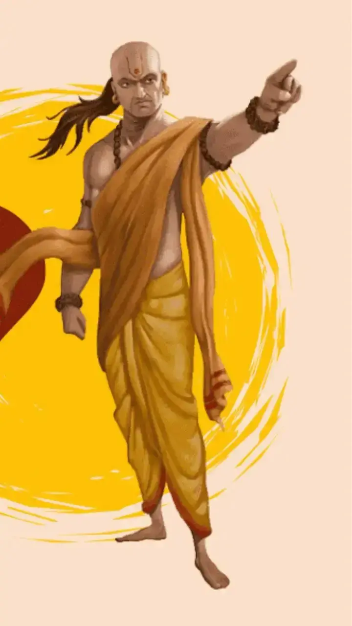 Chanakya Niti: इन लोगों को सताया तो पैसों की होगी कमी! जानिए क्या कहते हैं चाणक्य
