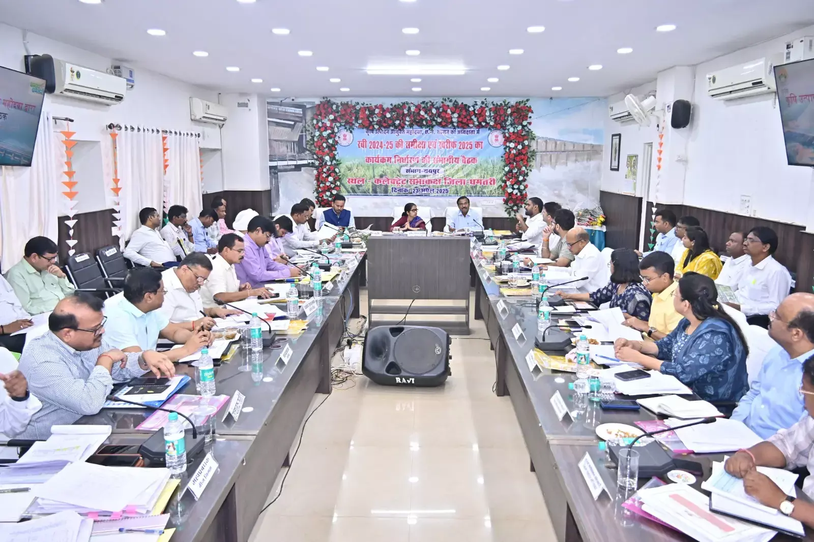 CG APC News: एपीसी की समीक्षा बैठक: दस साल पुरानी किस्मों के स्थान पर नई किस्मों को करें प्रमोट...
