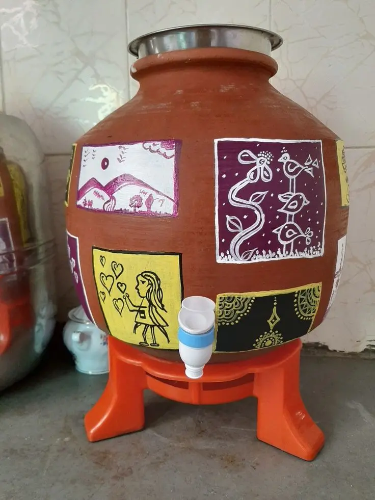 Vastu Tips For Matka: घर की किस दिशा में रखना चाहिए पानी का मटका? जान लें सही नियम