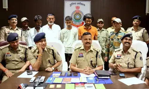 Kawardha News: अंतर्राज्यीय वाहन चोर गिरोह का भंडाफोड़, फर्जी दस्तावेज तैयार कर बेचते थे गाड़िया, पूर्व विधायक की हाईवा भी बरामद...