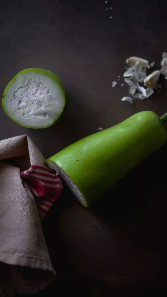 Lauki Khane Ke Fayde: गर्मियों में रोज खाएं लौकी, जान लें फायदे