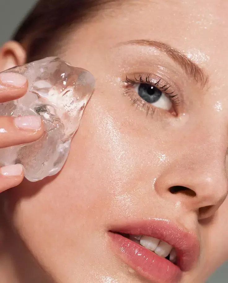 Ice Facial Side Effect: चेहरे पर बर्फ लगाने से पहले जान लें नुकसान