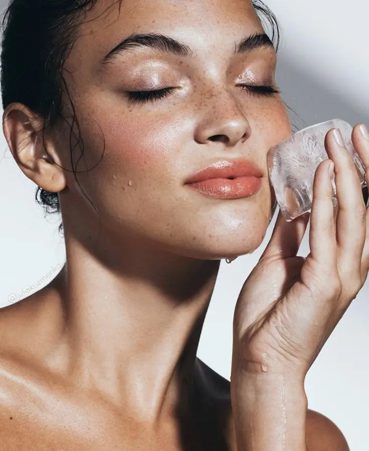 Ice Facial Side Effect: चेहरे पर बर्फ लगाने से पहले जान लें नुकसान