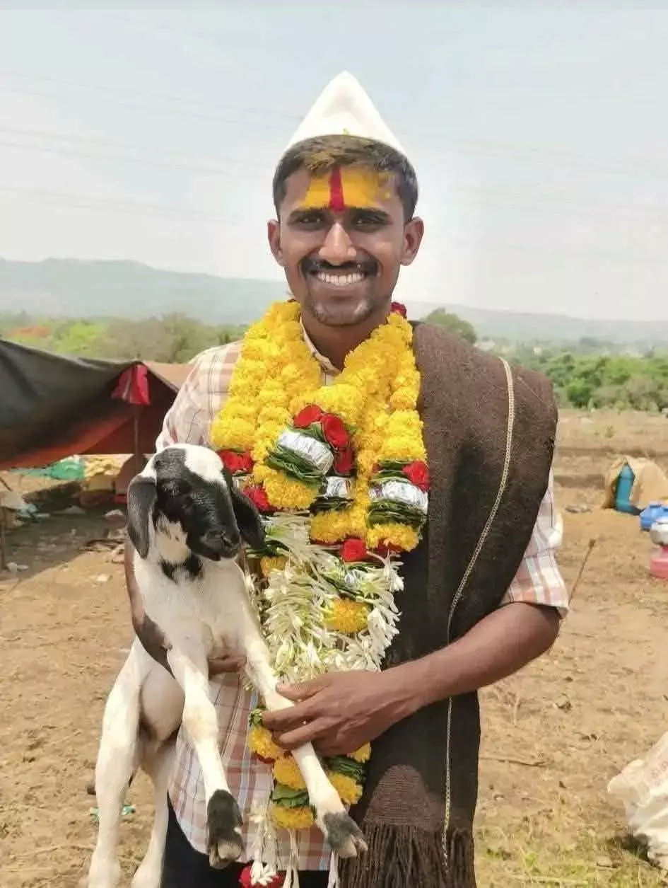 Birdev Siddappa Dhone: भेड़ - बकरियां चराने वाला बना IPS, पढ़ें बिरदेव की कहानी...