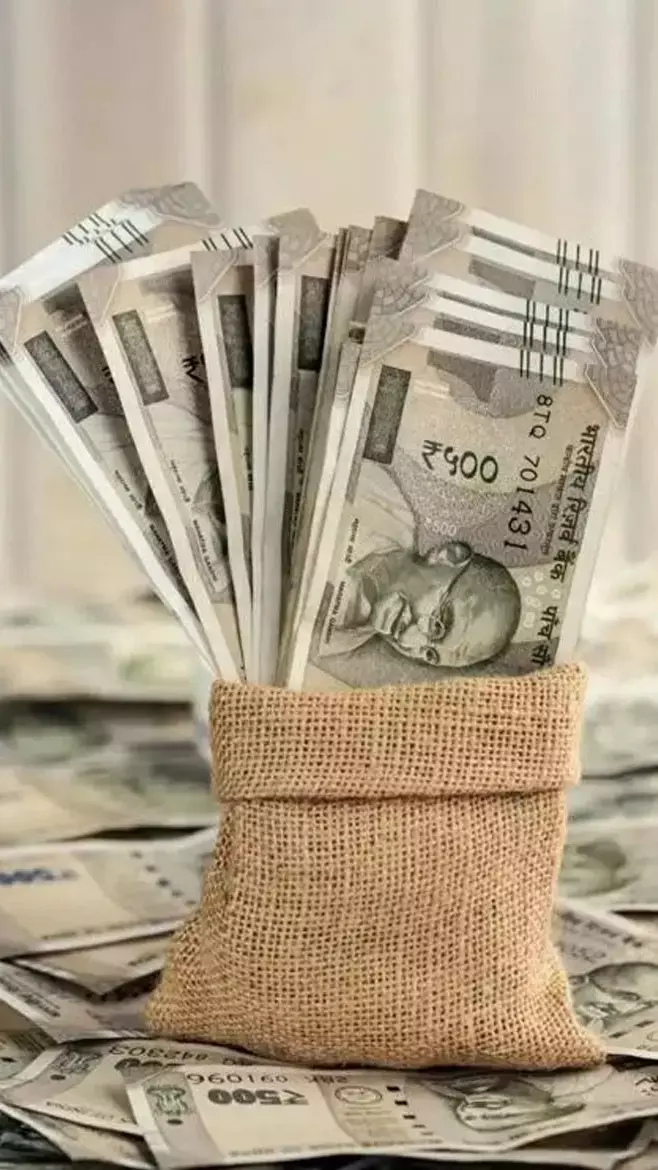 Rule Change 1 May 2025: गैस सहित 1 मई से होंगे ये 5 बड़े बदलाव, अब लगेगा भारी झटका? जानिए कितना पड़ेगा असर...