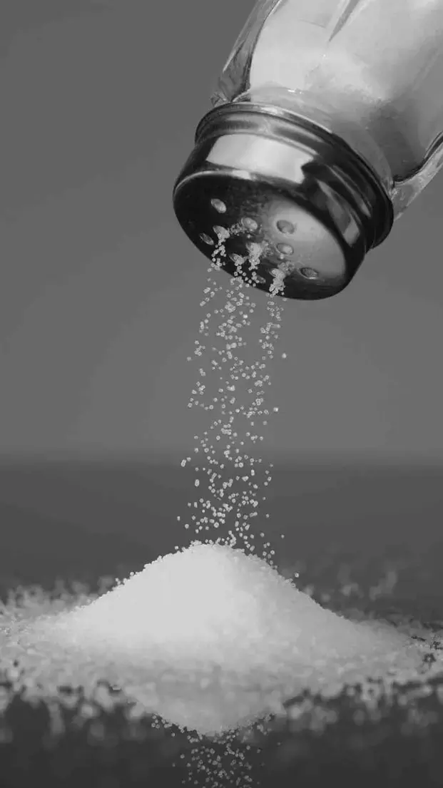 Vastu Tips For Home: नमक वाले पानी से पोछा लगाने से क्या होता है?