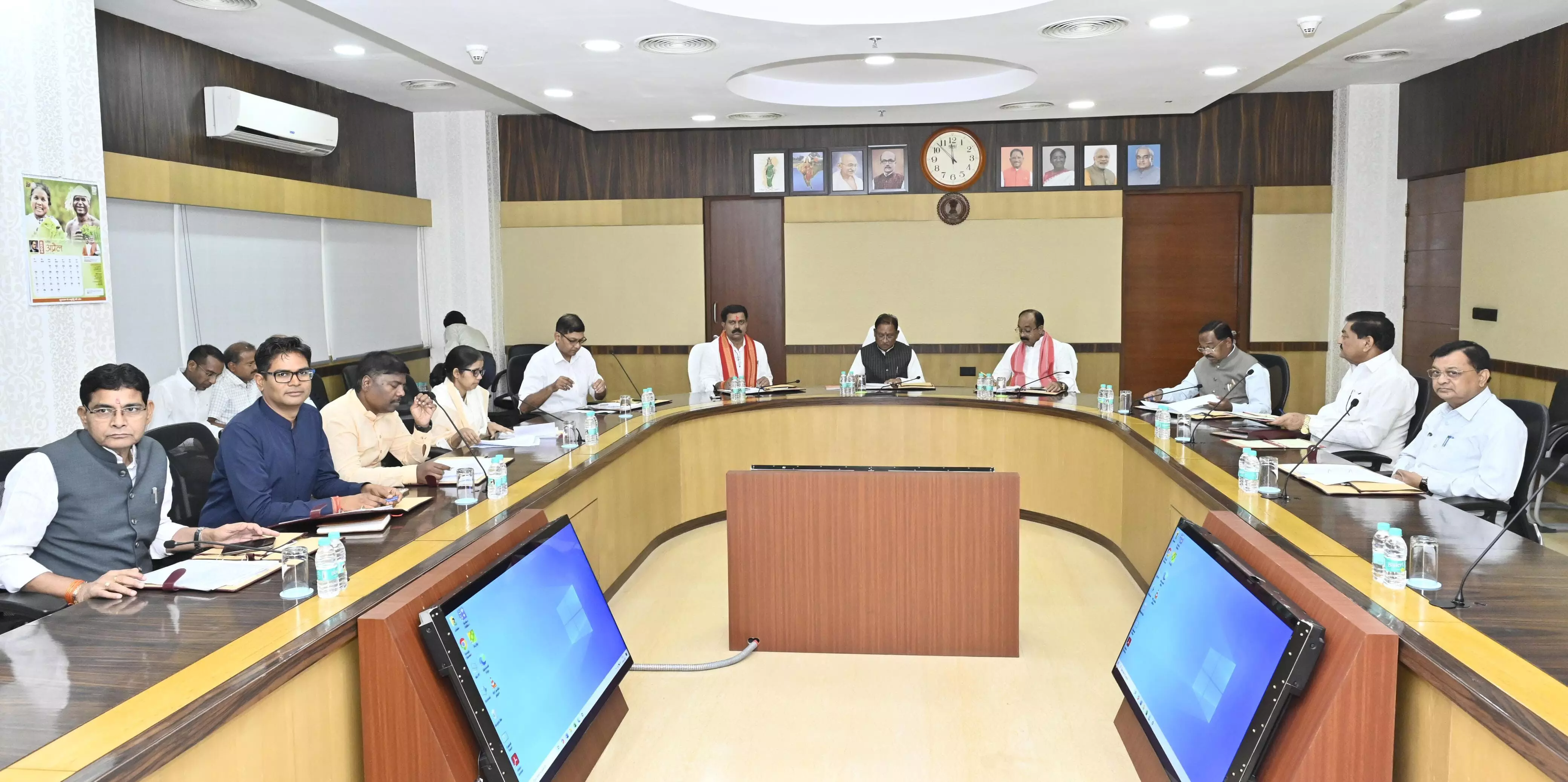 Vishnudeo Cabinet: कैबिनेट ब्रेकिंगः विष्णुदेव कैबिनेट की बैठक खतम, पढ़िये बर्खास्त शिक्षकों की बहाली के अलावा और क्या फैसले हुए?