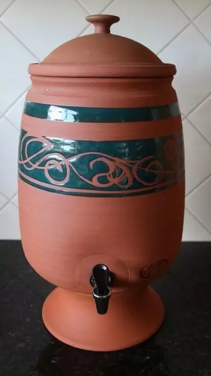 Matke Ka Pani Pine Ke Fayde: क्या सच में मटके का पानी शरीर के लिए फायदेमंद होता है?