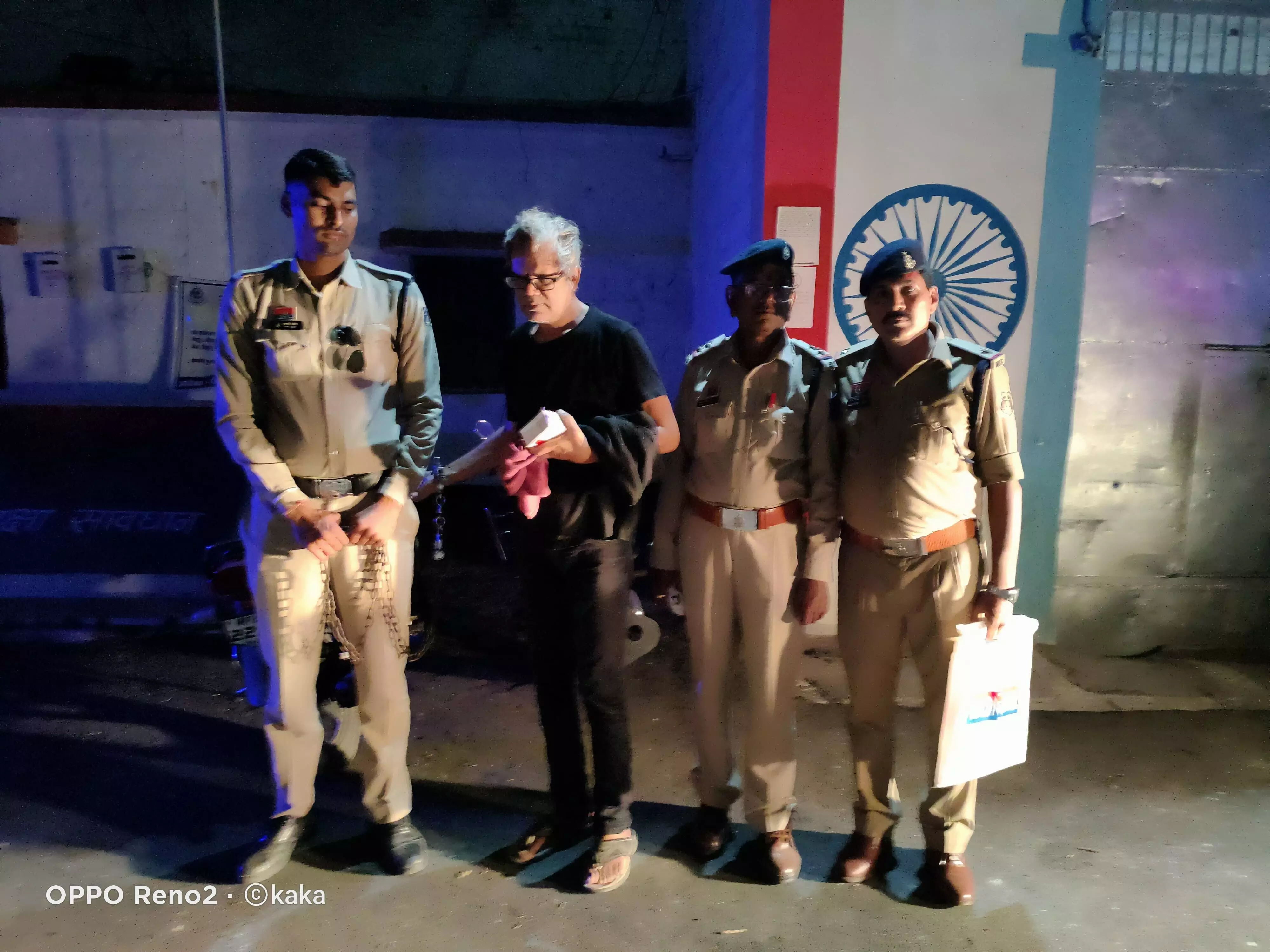 Bilaspur News: फर्जी कार्डियोलाजिस्ट डा केम को दमोह से पुलिस लेकर आई बिलासपुर, जिला कोर्ट में रिमांड के लिए किया पेश Bilaspur News: फर्जी कार्डियोलाजिस्ट डा केम को दमोह से पुलिस लेकर आई बिलासपुर, जिला कोर्ट में रिमांड के लिए किया पेश
